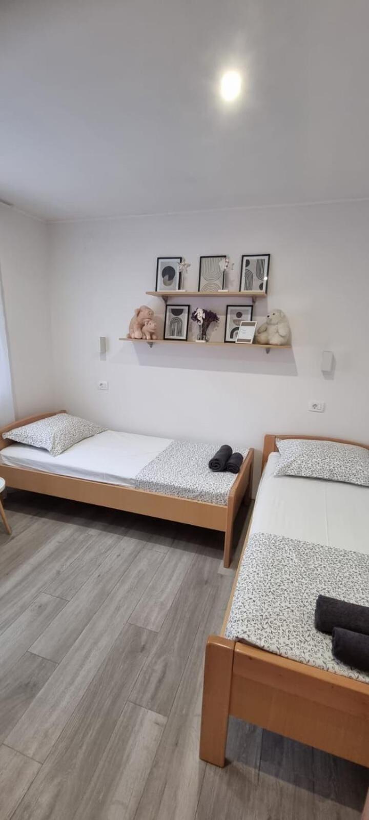 Apartments Mladen Duće Extérieur photo